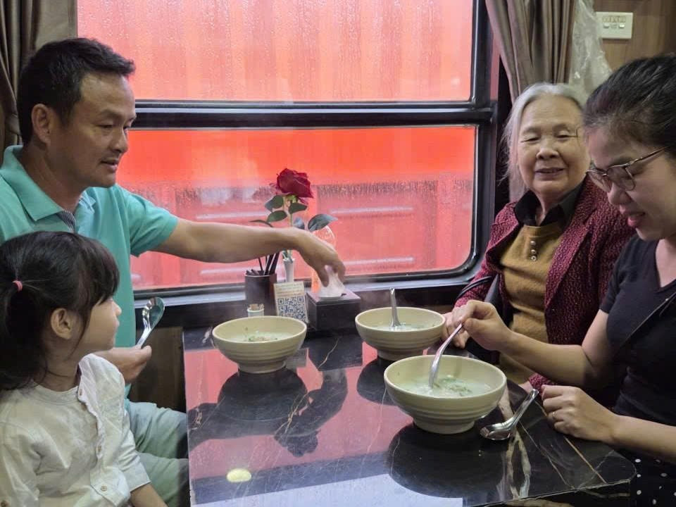 Dừng nhiều chuyến tàu, hoàn vé cho khách ảnh hưởng bão Bualoi- Ảnh 2.