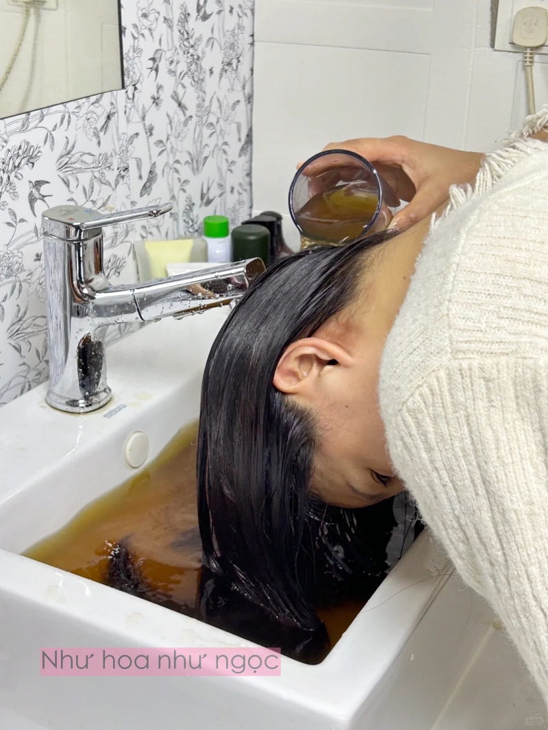 Nghe lời bà ngoại, tôi thử gội đầu bằng lá dâm bụt và phát hiện ra đây chính là Nghe lời bà ngoại, tôi thử gội đầu bằng lá dâm bụt và phát hiện ra đây chính là