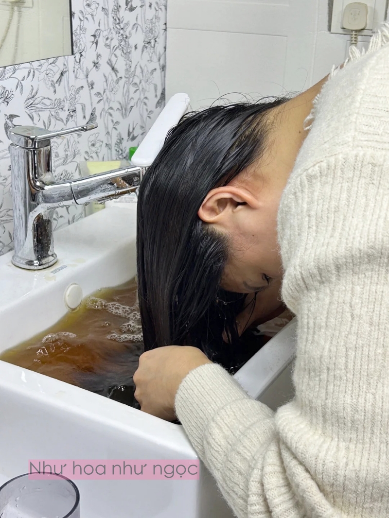 Nghe lời bà ngoại, tôi thử gội đầu bằng lá dâm bụt và phát hiện ra đây chính là Nghe lời bà ngoại, tôi thử gội đầu bằng lá dâm bụt và phát hiện ra đây chính là