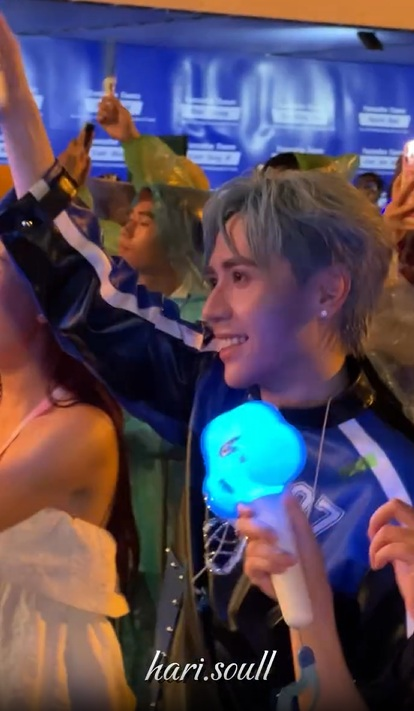Quang Hùng MasterD hóa “Sky chúa”, diễn xong không chịu về quyết dầm mưa đu idol Sơn Tùng M-TP!- Ảnh 2.