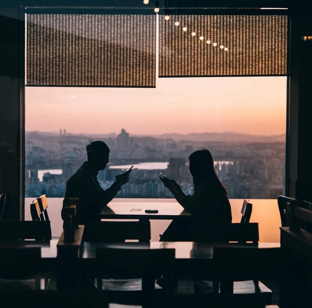 Những "độc cô cầu bại" chịu chi: Thuê bảng quảng cáo trên cao tốc, ném tiền vào billboard ở Quảng trường Thời Đại, tổ chức đấu giá hẹn hò… để tìm tình yêu- Ảnh 3.