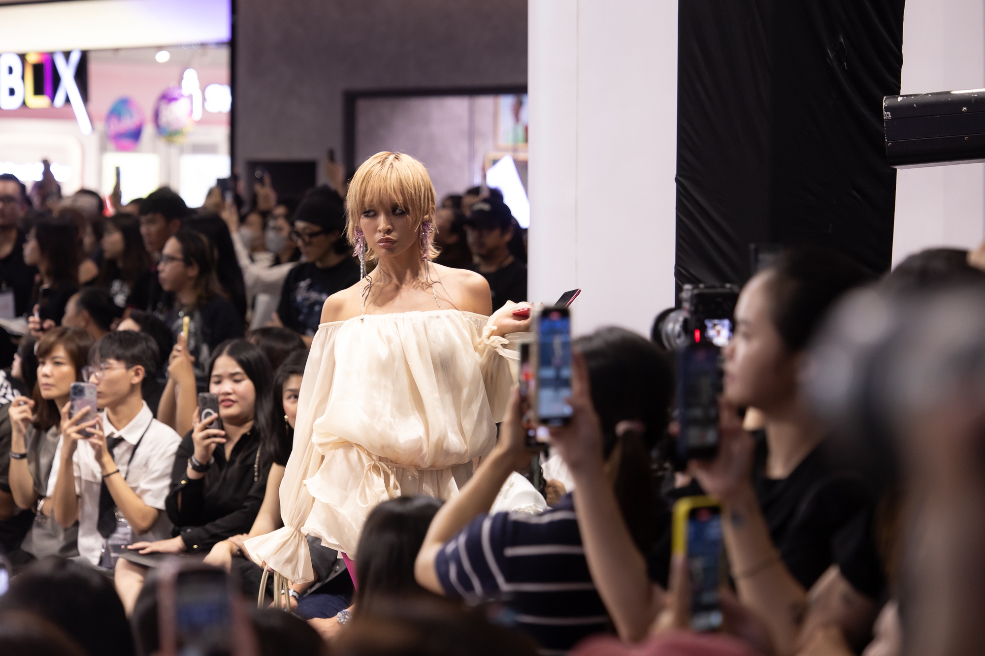 Sướng như nhà bán hàng TikTok Shop: Có luôn runway riêng để khoe trend- Ảnh 11.