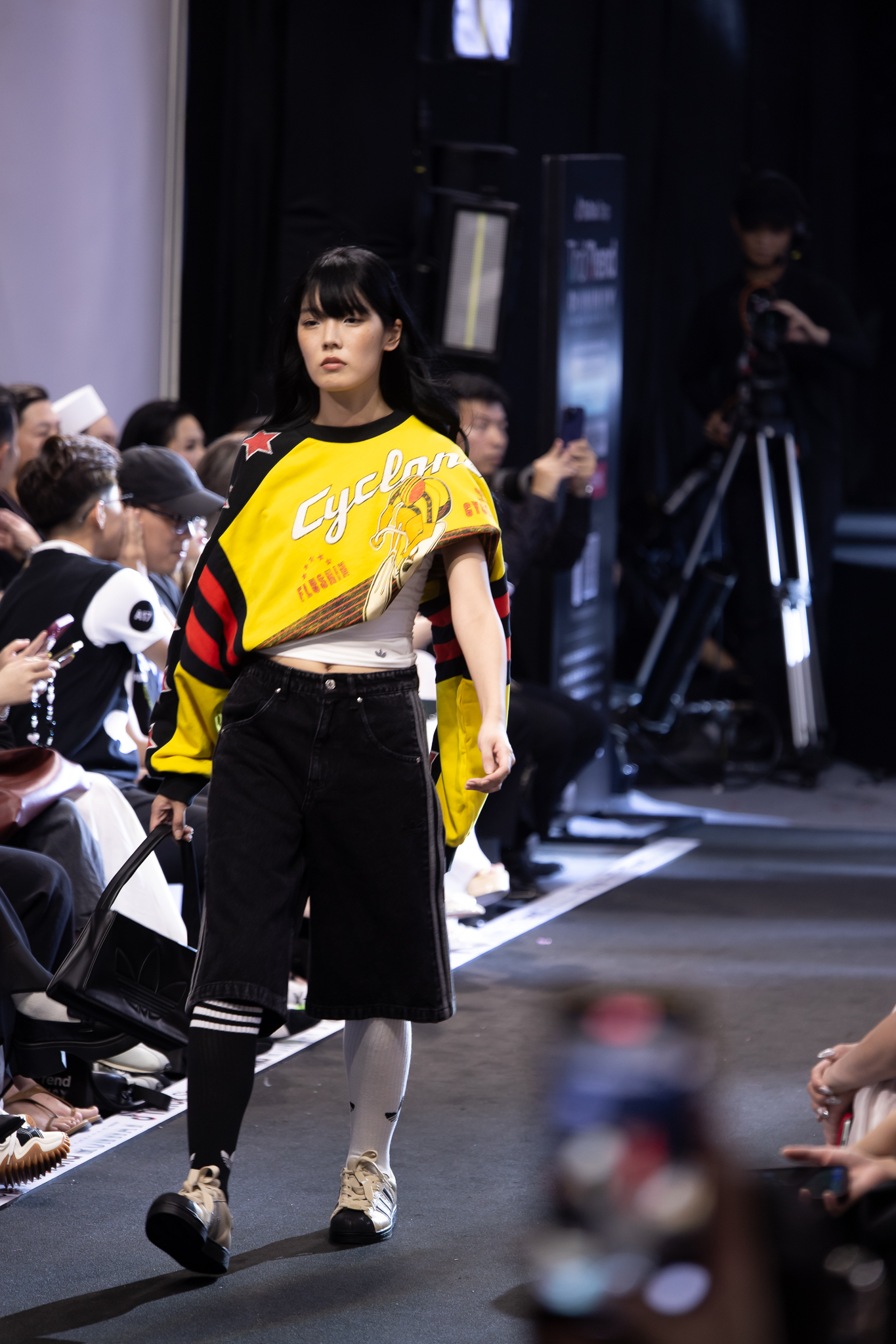 Sướng như nhà bán hàng TikTok Shop: Có luôn runway riêng để khoe trend- Ảnh 6.