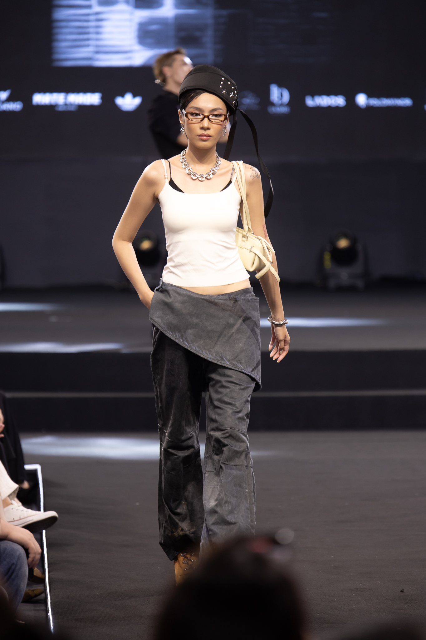 Sướng như nhà bán hàng TikTok Shop: Có luôn runway riêng để khoe trend- Ảnh 5.