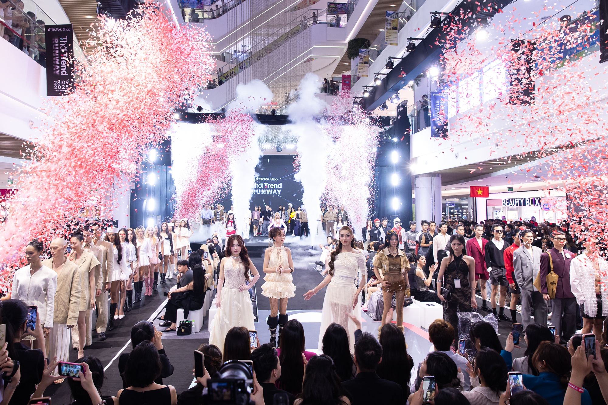NTK indie và local brand trẻ bùng nổ sáng tạo trên runway TikTok Shop- Ảnh 17.