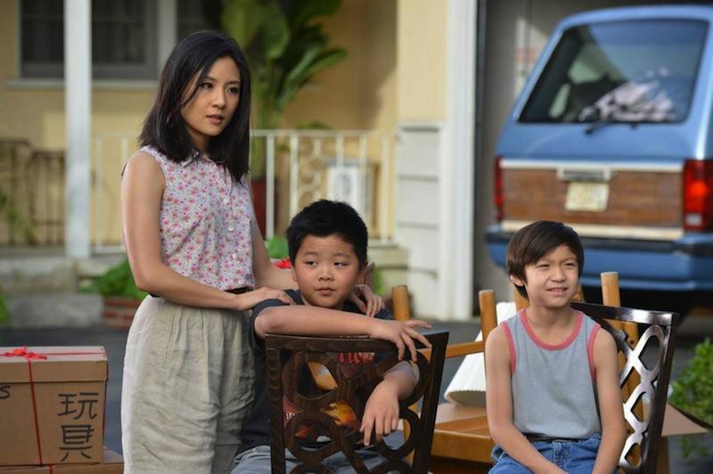 “Mẹ ơi, tại sao bạn mặc đồ hiệu, còn con mặc quần áo rẻ tiền?” - Người mẹ trả lời 1 câu QUÁ HAY!- Ảnh 1.