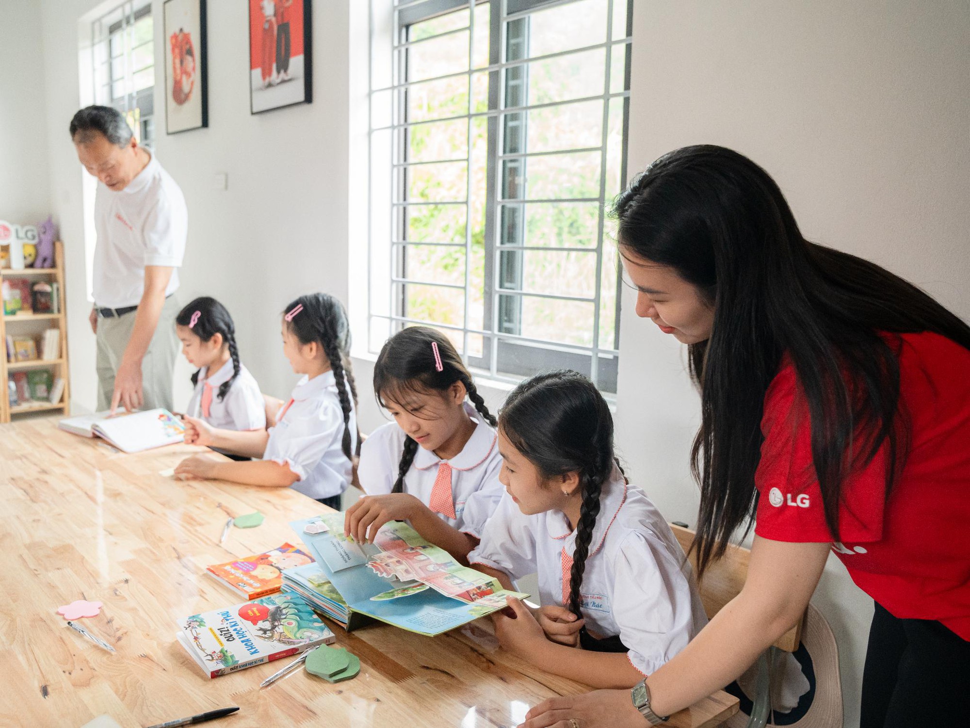 LG lan toả văn hóa đọc sách đến với trẻ em vùng cao- Ảnh 4.
