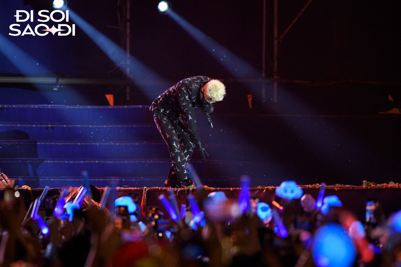 Sơn Tùng M-TP “đảo ngói” trắng thành thần nhưng lại giống G-Dragon nữa rồi!- Ảnh 15.