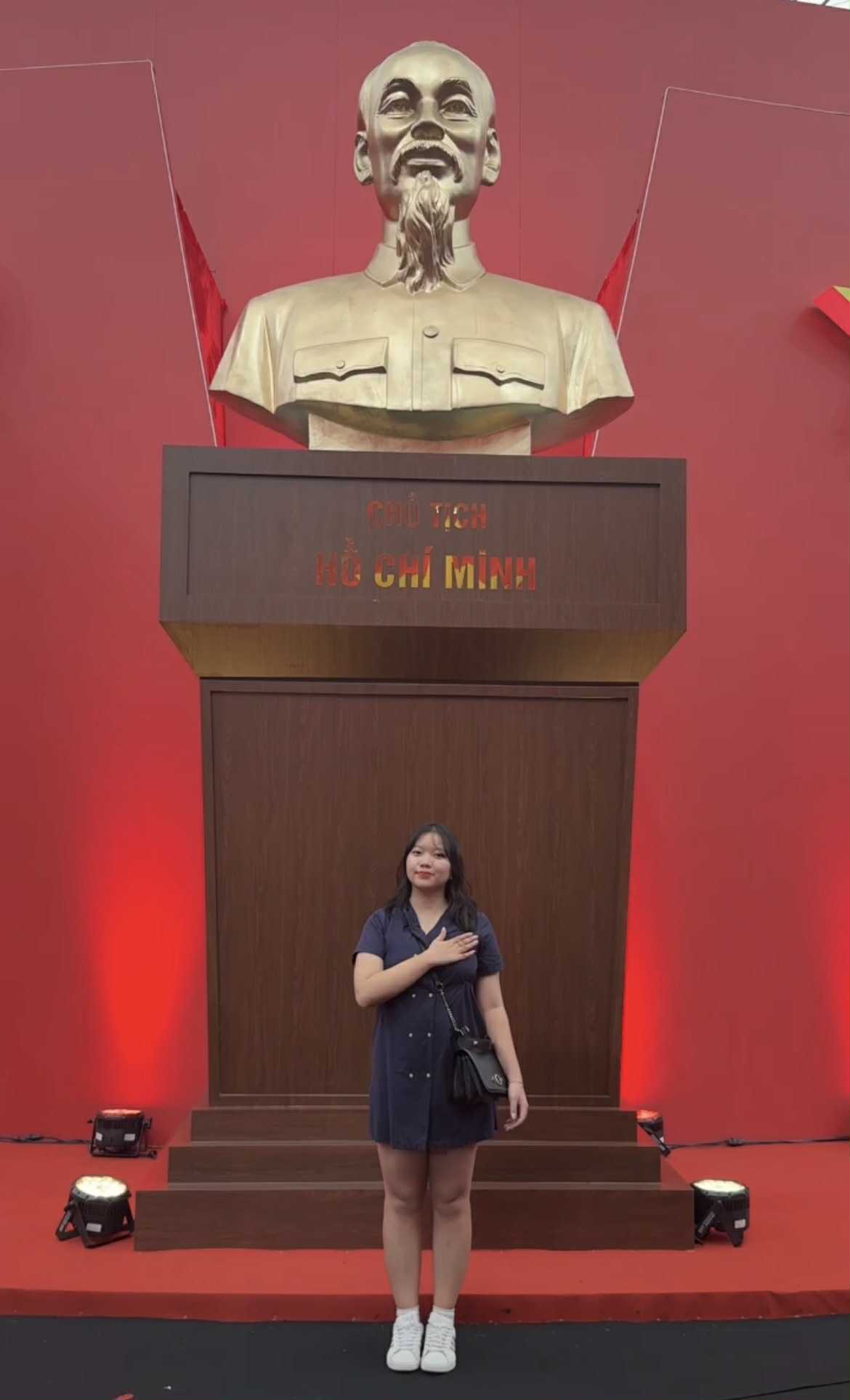 Lái ô tô từ Hải Phòng đi Hà Nội chơi lễ, gia đình 8 người chuẩn bị 80 triệu: "Tốn bao nhiêu tiền cũng không tiếc"- Ảnh 4.