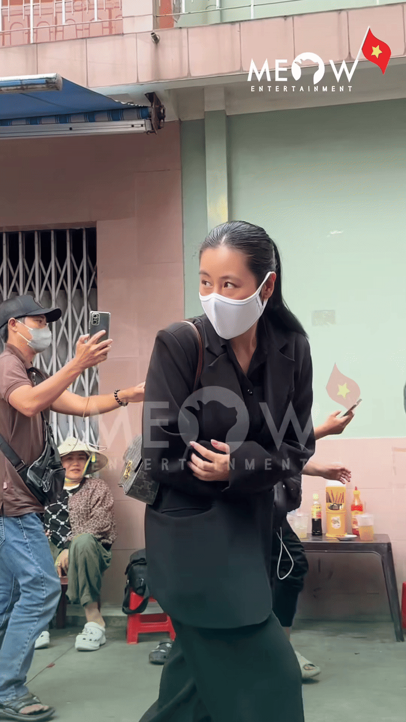 Đám tang diễn viên Ngọc Trinh: NS Công Ninh khóc nghẹn, Quách Ngọc Tuyên ngồi thất thần, Nam Thư cùng dàn sao đến viếng- Ảnh 2. Đám tang diễn viên Ngọc Trinh: NS Công Ninh khóc nghẹn, Quách Ngọc Tuyên ngồi thất thần, Nam Thư cùng dàn sao đến viếng- Ảnh 2.