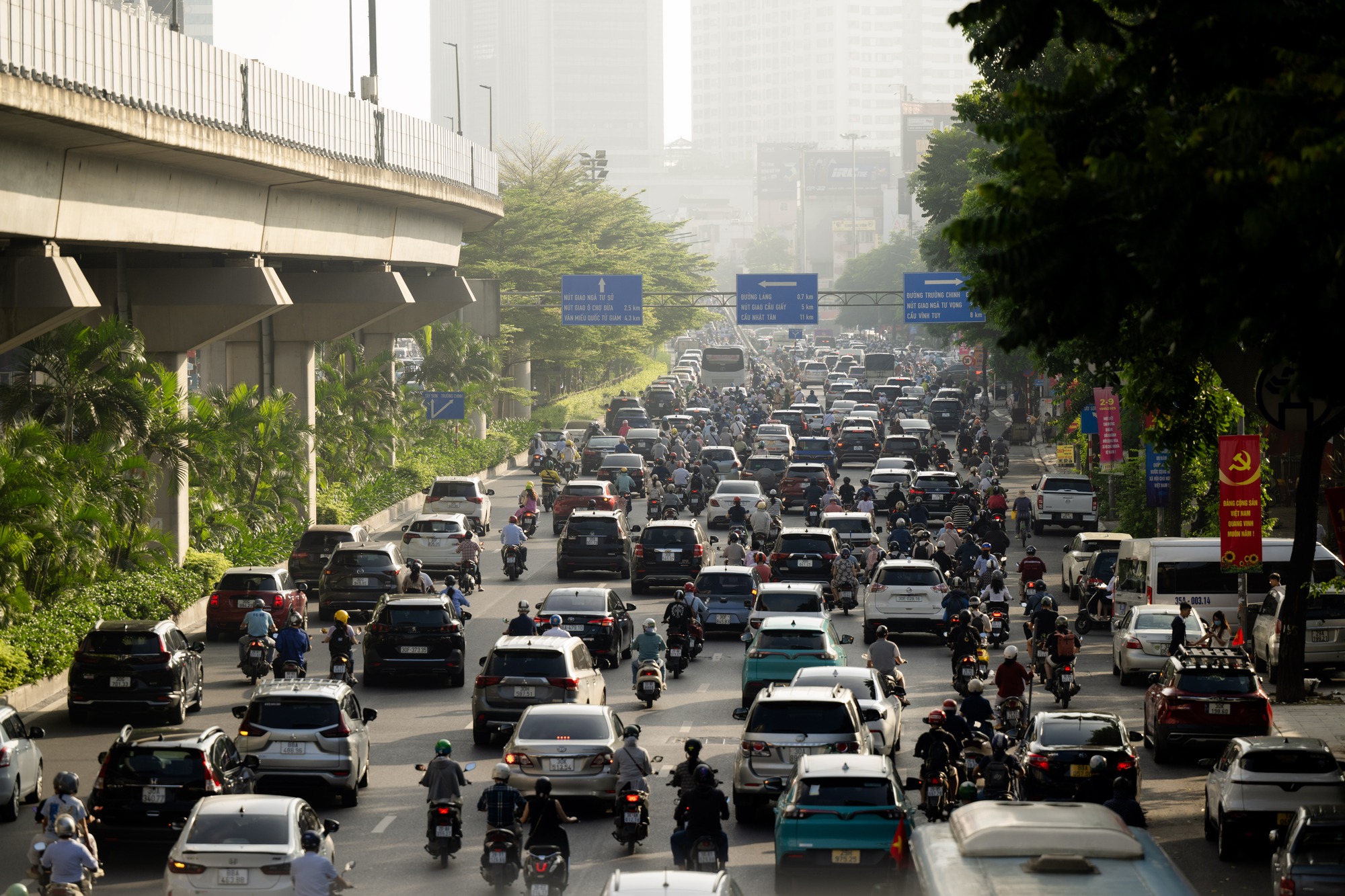 Mệt mỏi, chùn chân giữa biển ùn tắc ngày đầu đi làm trở lại sau kỳ nghỉ lễ 2/9- Ảnh 8.
