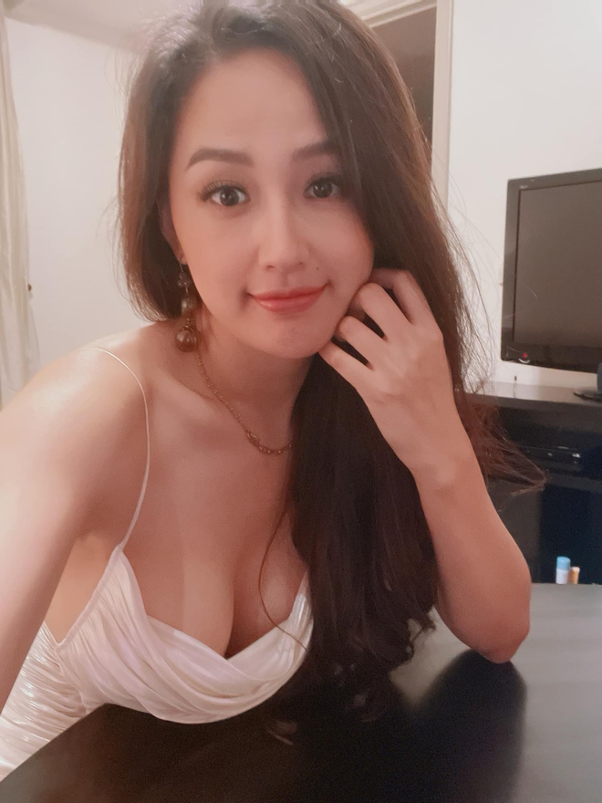 Mai Phương Thuý cực quyến rũ trên sân tennis, trong tủ đồ lượng outfit tennis nhiều hơn quần áo mặc hàng ngày- Ảnh 23.