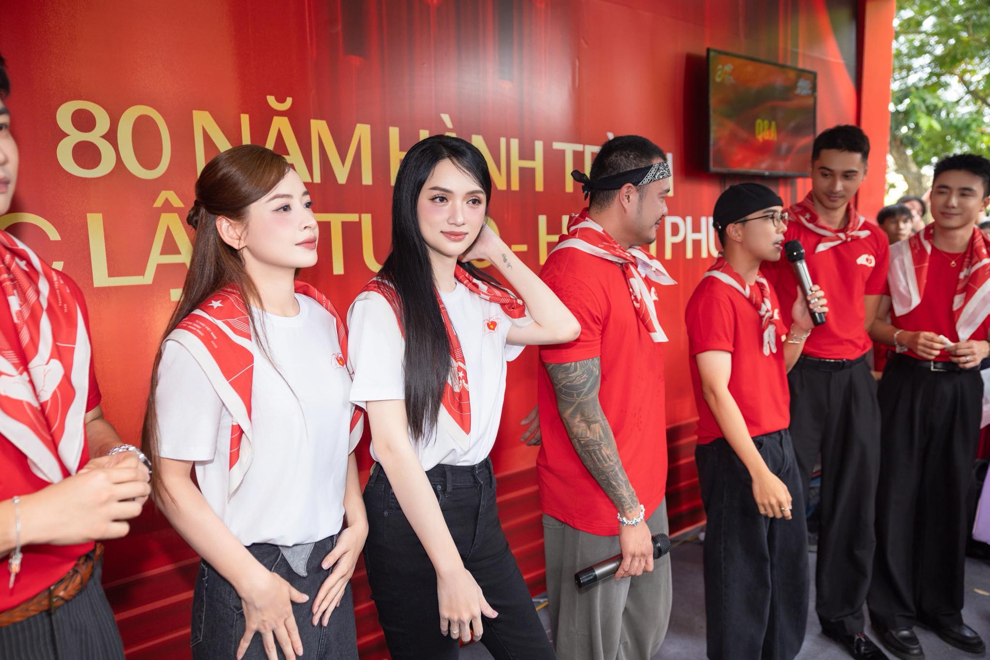 Visual Hương Giang ngày càng bén, đọ sắc nét căng với Visual Hương Giang ngày càng bén, đọ sắc nét căng với