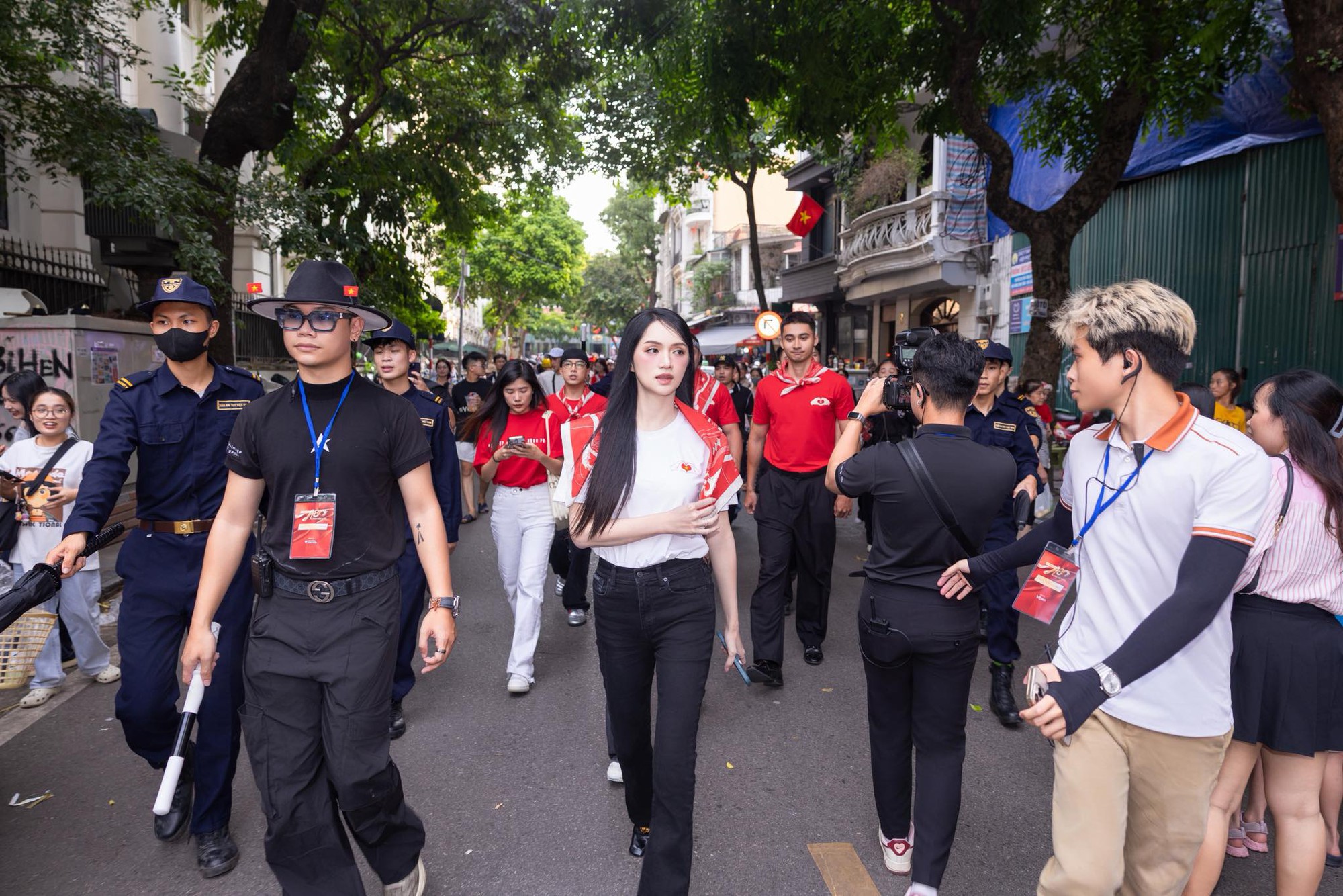 Visual Hương Giang ngày càng bén, đọ sắc nét căng với Visual Hương Giang ngày càng bén, đọ sắc nét căng với