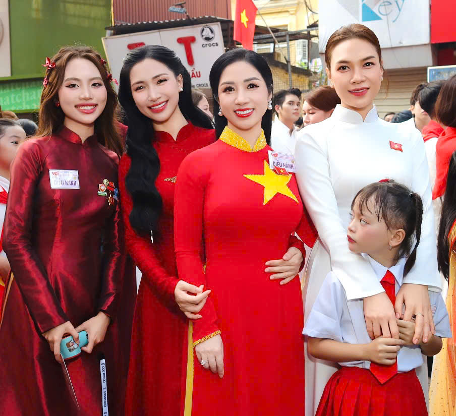 NSƯT Phương Nga: Hát ở Quảng trường Ba Đình lịch sử vào ngày Quốc khánh là niềm vinh dự thiêng liêng- Ảnh 1.