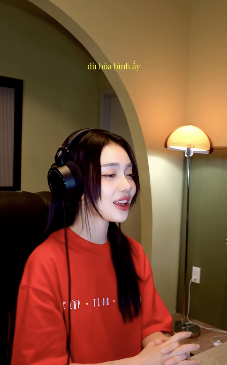 Bài hát quốc dân hot nhất 2/9 leo thẳng top thịnh hành toàn cầu, tạo trend “dậy sóng” cả showbiz- Ảnh 3.