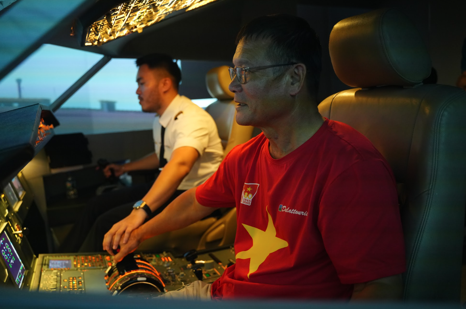 Trải nghiệm g&acirc;y sốt: L&aacute;i thử A320 tại triển l&atilde;m khiến nhiều kh&aacute;ch tham quan&hellip; to&aacute;t mồ h&ocirc;i- Ảnh 1.