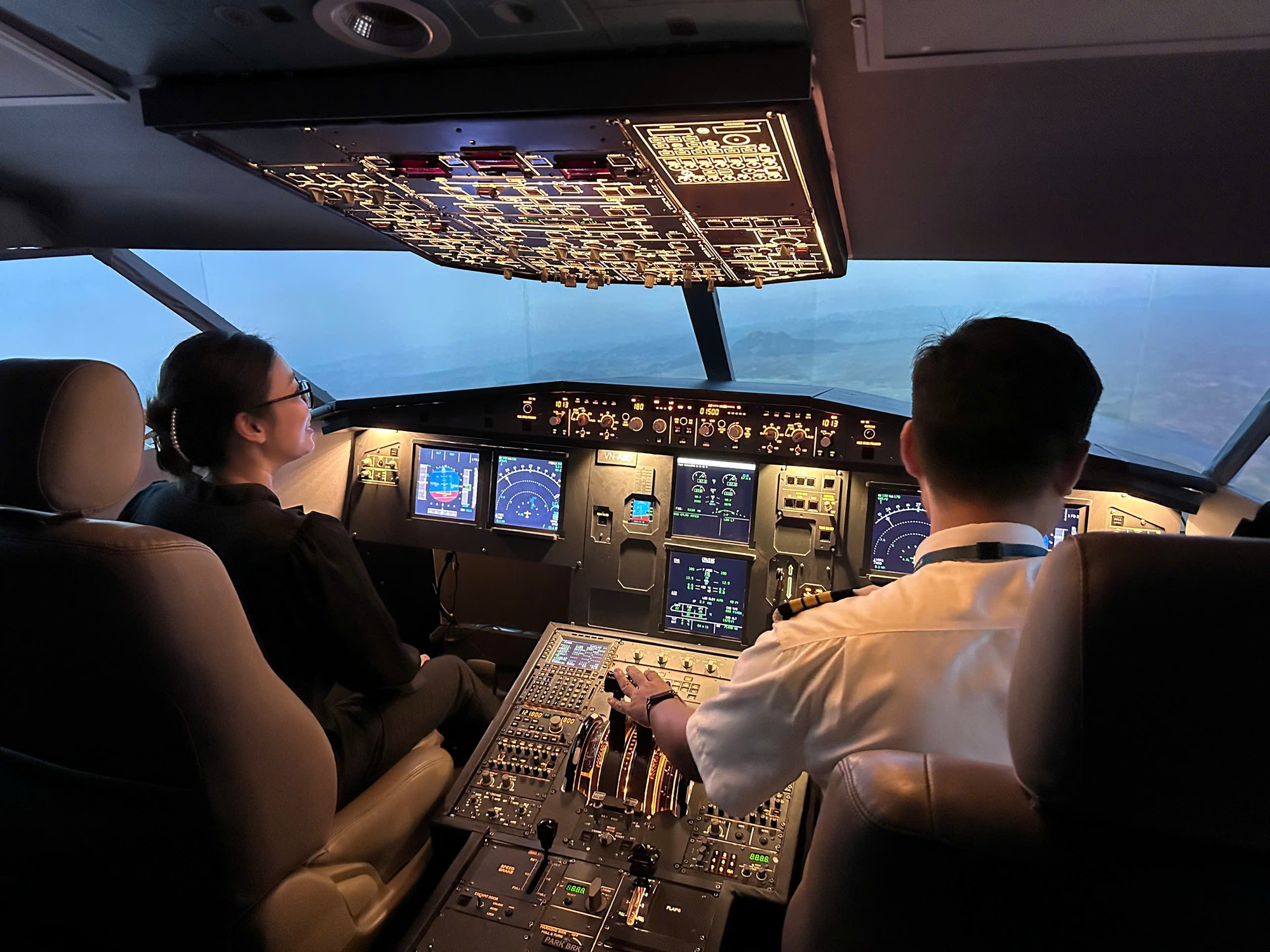 Trải nghiệm g&acirc;y sốt: L&aacute;i thử A320 tại triển l&atilde;m khiến nhiều kh&aacute;ch tham quan&hellip; to&aacute;t mồ h&ocirc;i- Ảnh 2.