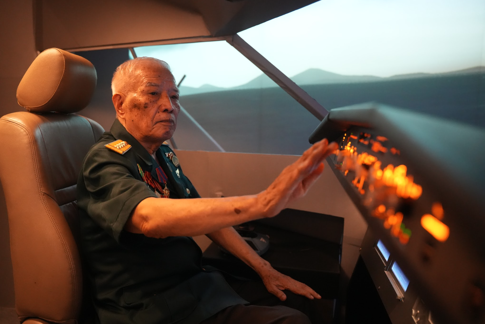 Trải nghiệm g&acirc;y sốt: L&aacute;i thử A320 tại triển l&atilde;m khiến nhiều kh&aacute;ch tham quan&hellip; to&aacute;t mồ h&ocirc;i- Ảnh 4.