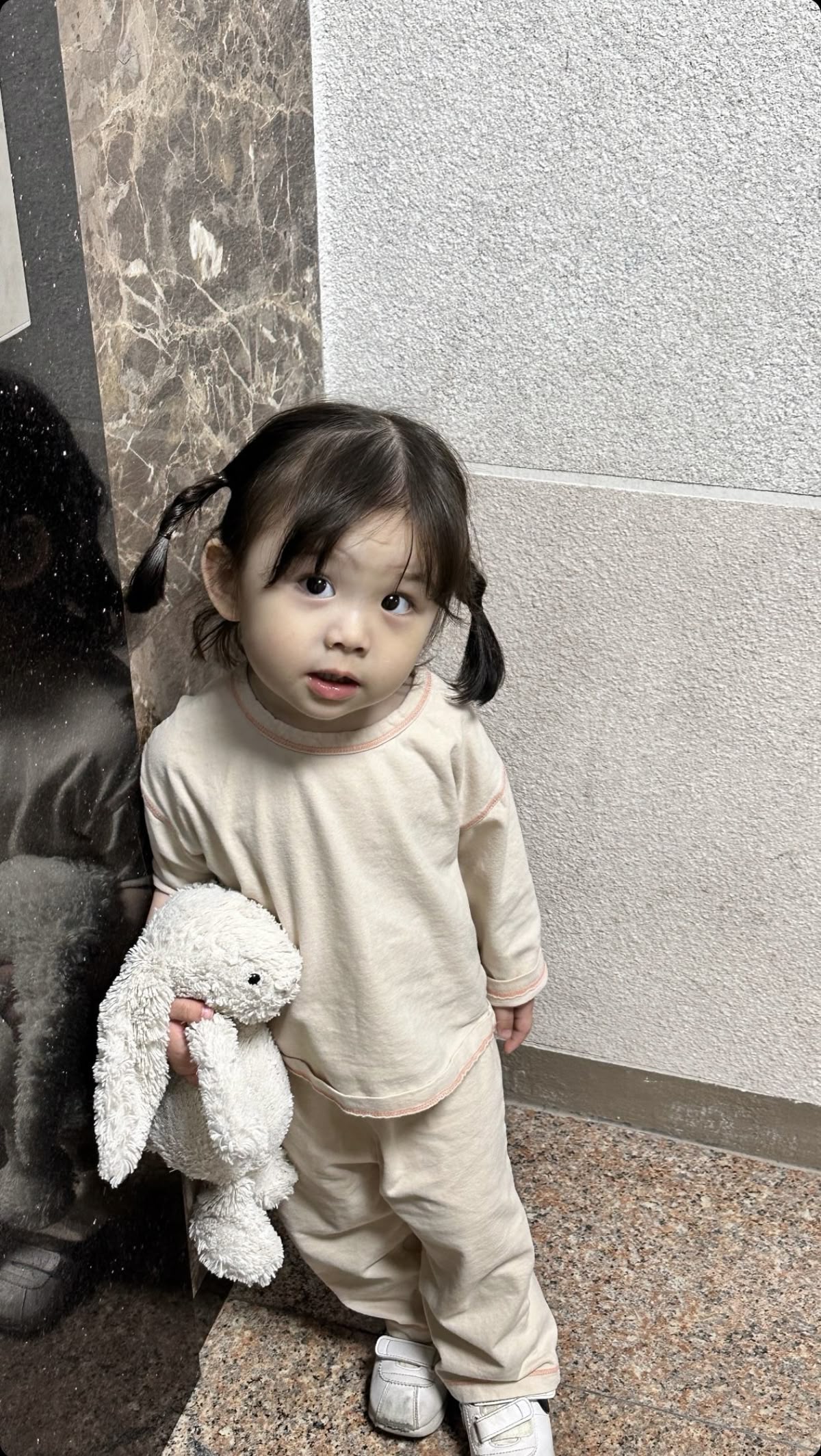 Những hành động của trẻ bị 