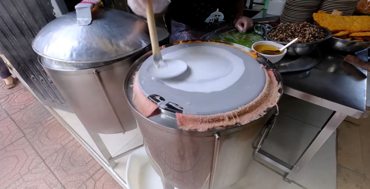 Khách Tây khám phá 1 món ăn Việt Nam, thốt lên: "Tôi mê quá rồi. Ngon đỉnh điểm”- Ảnh 2.