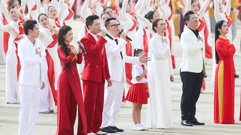 Hoàng Bách được hát tại 2 sự kiện quan trọng: "Đó là vinh dự lớn của tôi"- Ảnh 3.