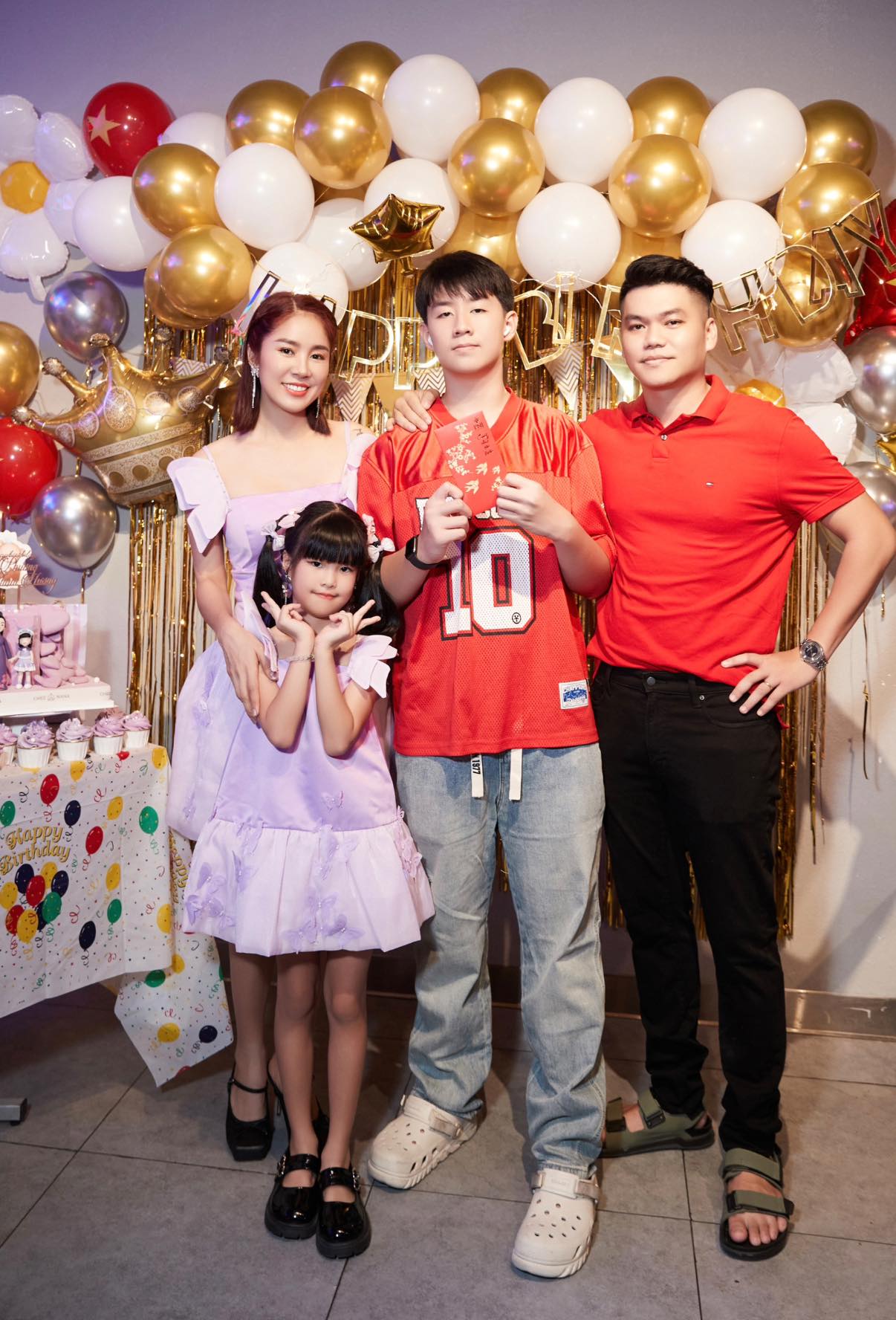 Con trai Lê Phương 14 tuổi cao gần 1,8m, visual chuẩn soái ca tương lai: Mẹ nói không bao giờ tiếc đầu tư cho con dùng món này mỗi ngày- Ảnh 3.