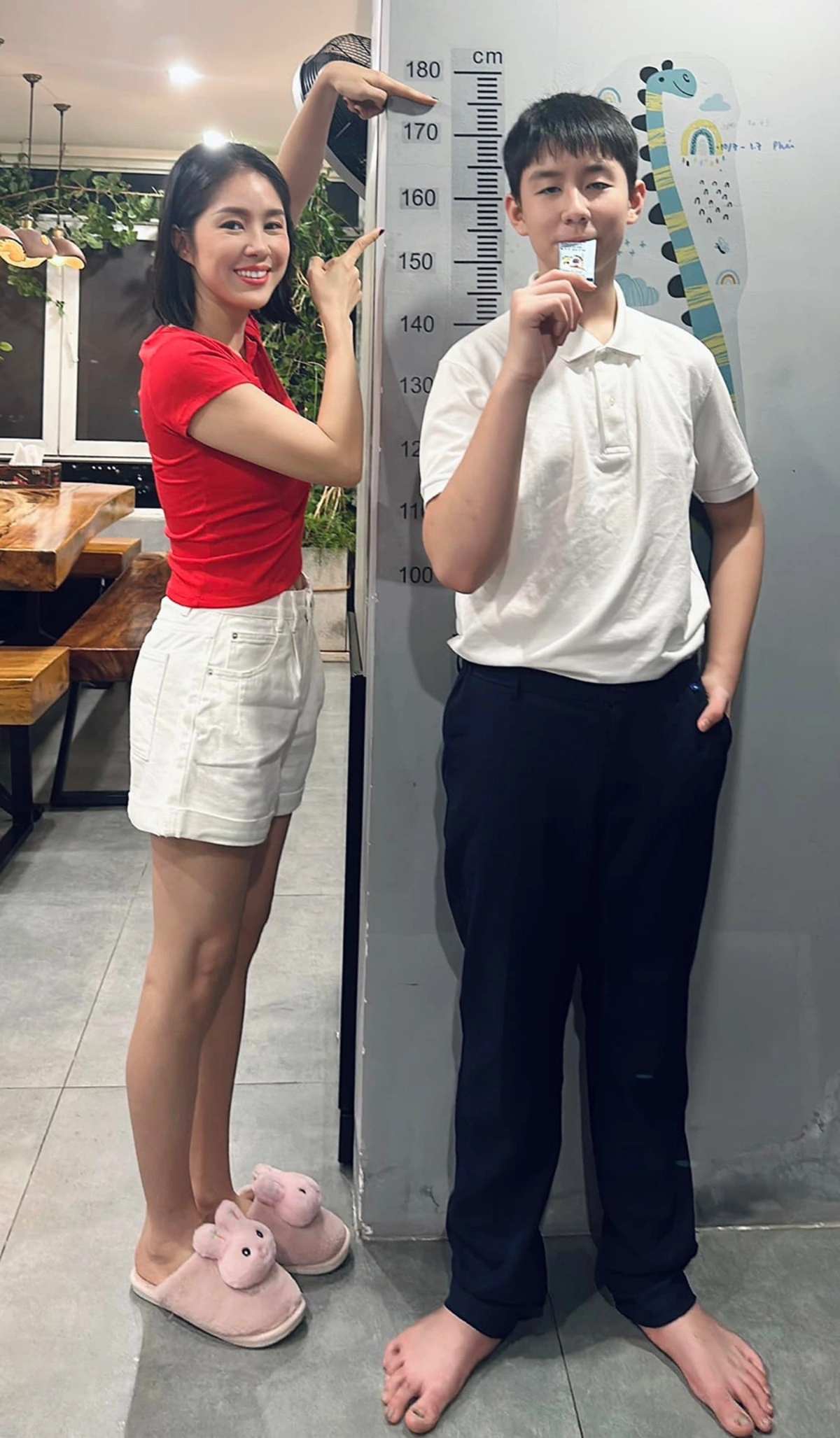 Con trai Lê Phương 14 tuổi cao gần 1,8m, visual chuẩn soái ca tương lai: Mẹ nói không bao giờ tiếc đầu tư cho con dùng món này mỗi ngày- Ảnh 7.