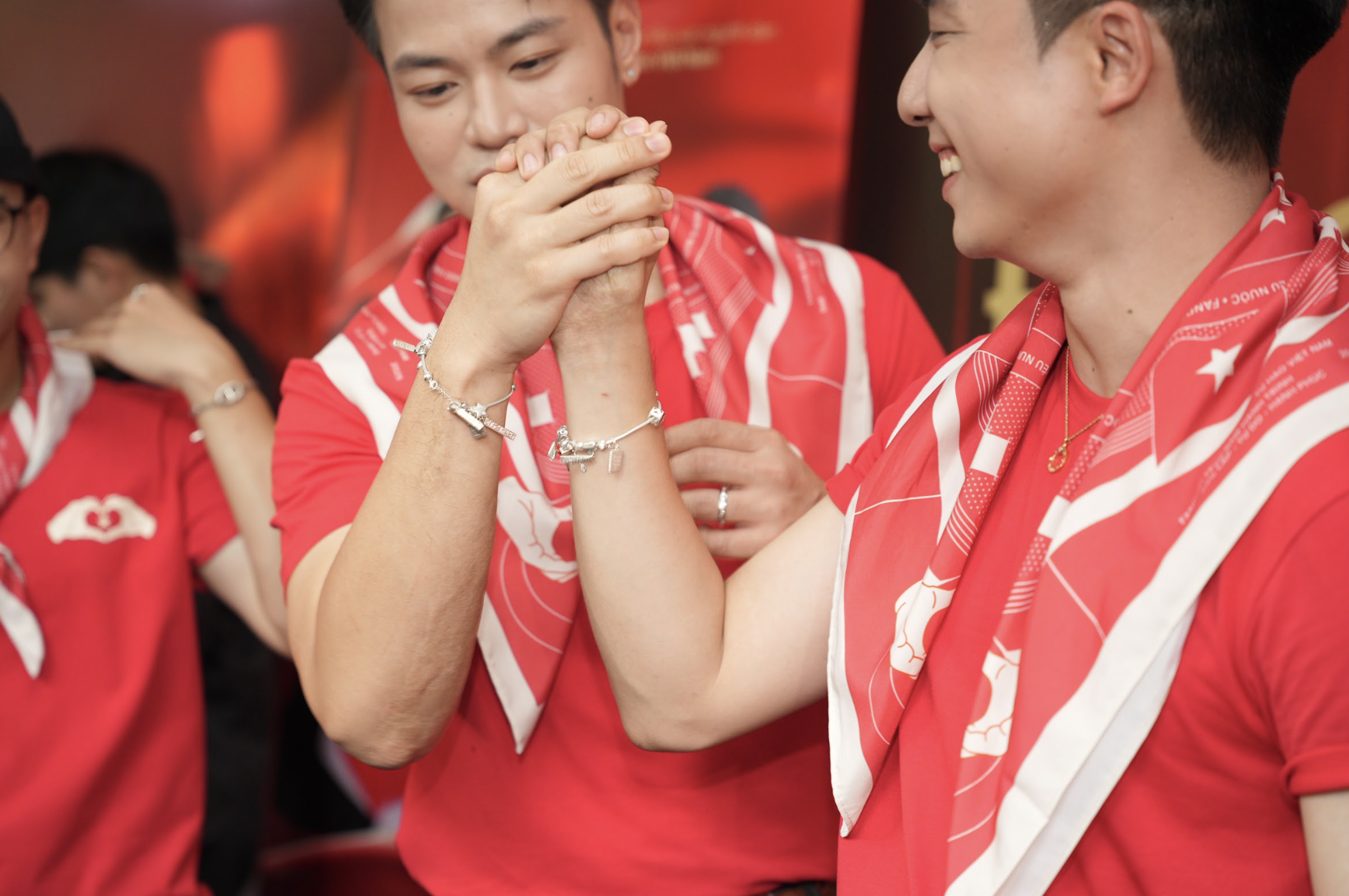 Dàn nghệ sĩ xuất hiện bất ngờ, mang tinh thần Yêu Nước bùng nổ tại trạm khách A80 cùng đơn vị đồng hành Bảo Tín Mạnh Hải- Ảnh 3. Dàn nghệ sĩ xuất hiện bất ngờ, mang tinh thần Yêu Nước bùng nổ tại trạm khách A80 cùng đơn vị đồng hành Bảo Tín Mạnh Hải- Ảnh 3.