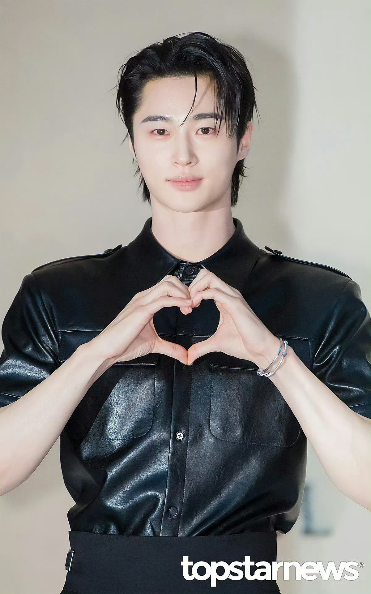 Hứa Quang Hán - Byeon Woo Seok quá bảnh, cùng nữ thần AI đổ bộ event của Gentle Monster- Ảnh 14. Hứa Quang Hán - Byeon Woo Seok quá bảnh, cùng nữ thần AI đổ bộ event của Gentle Monster- Ảnh 14.