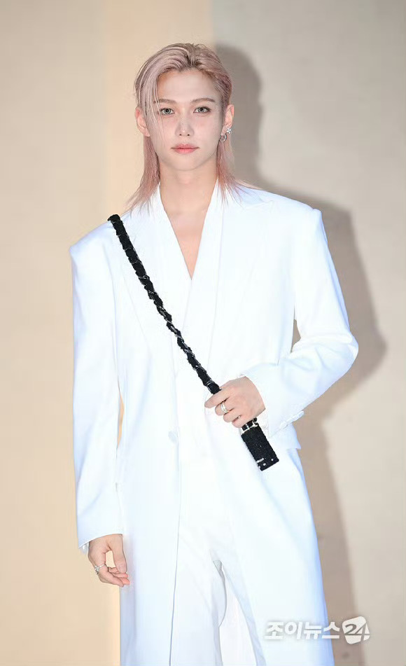 Hứa Quang Hán - Byeon Woo Seok quá bảnh, cùng nữ thần AI đổ bộ event của Gentle Monster- Ảnh 23. Hứa Quang Hán - Byeon Woo Seok quá bảnh, cùng nữ thần AI đổ bộ event của Gentle Monster- Ảnh 23.