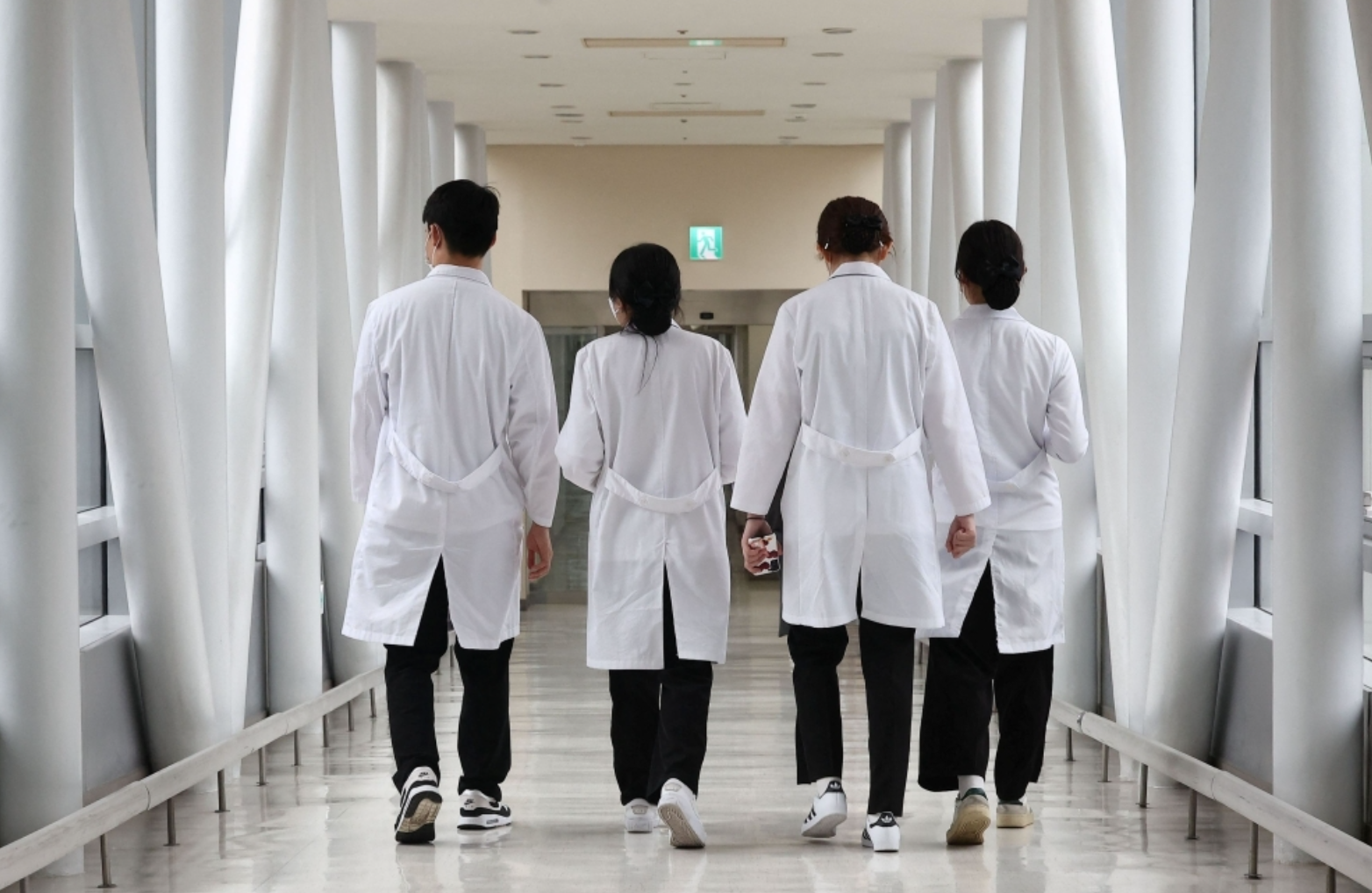 Chuyện gì đây: Sinh viên ồ ạt rời bỏ 3 trường đại học hàng đầu để chạy theo giấc mơ mới!- Ảnh 1.