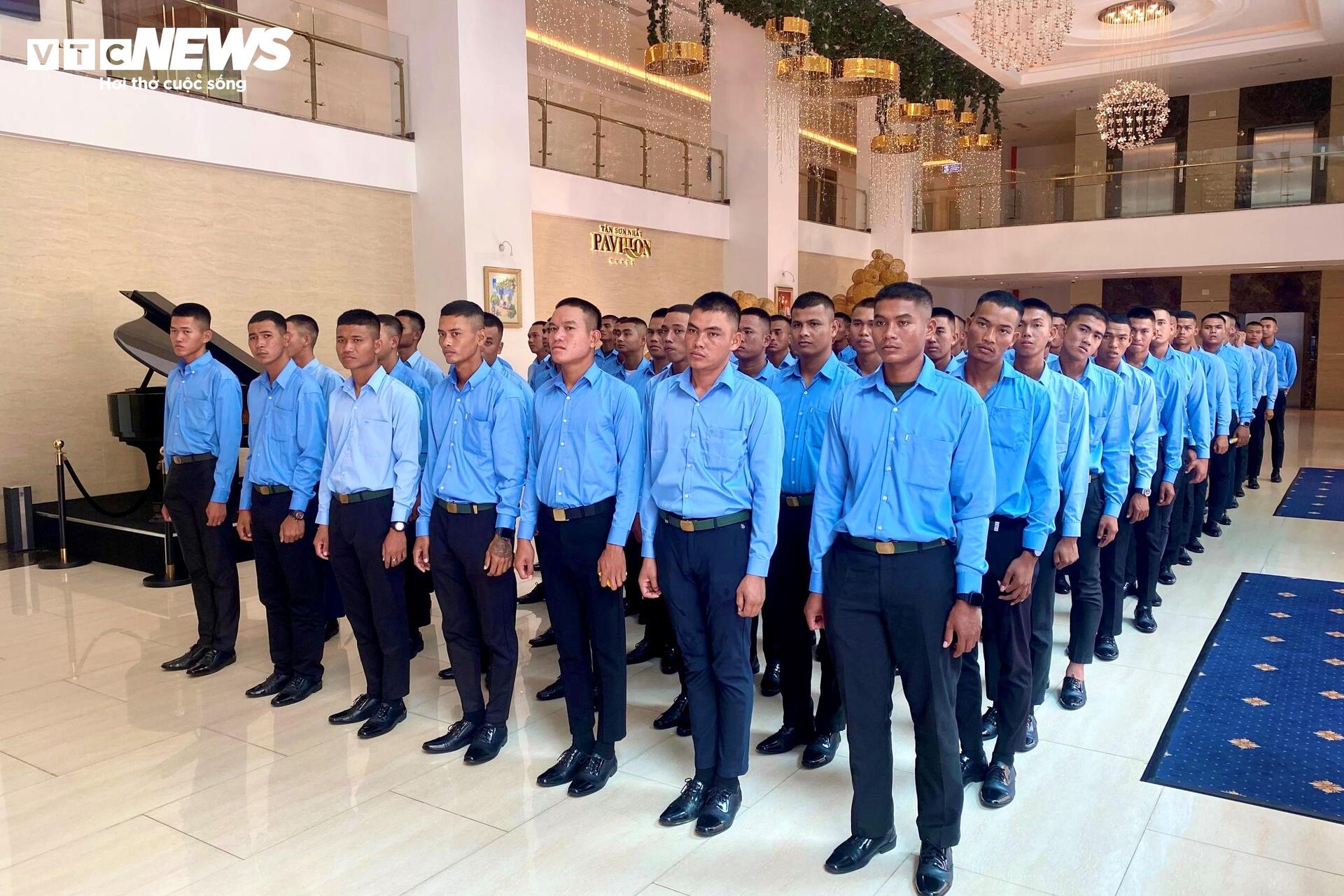 Đoàn quân đội Hoàng gia Campuchia về nước sau khi hoàn thành nhiệm vụ A80- Ảnh 1.