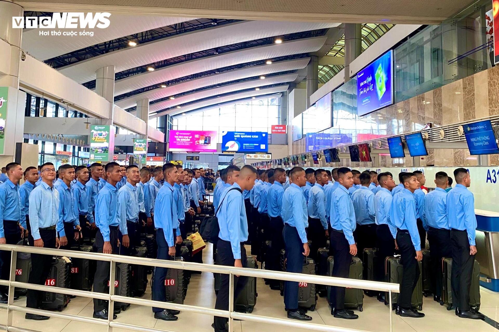 Đoàn quân đội Hoàng gia Campuchia về nước sau khi hoàn thành nhiệm vụ A80- Ảnh 7.