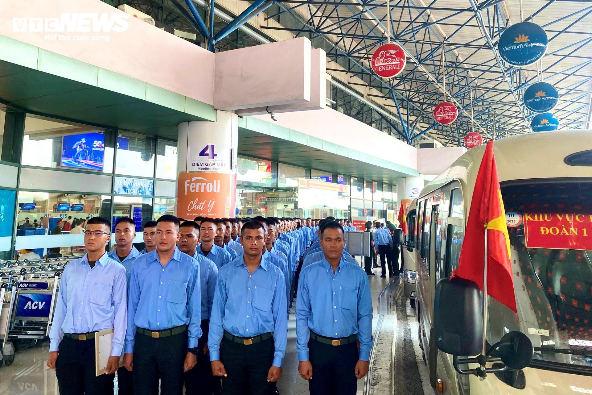 Đoàn quân đội Hoàng gia Campuchia về nước sau khi hoàn thành nhiệm vụ A80- Ảnh 4.