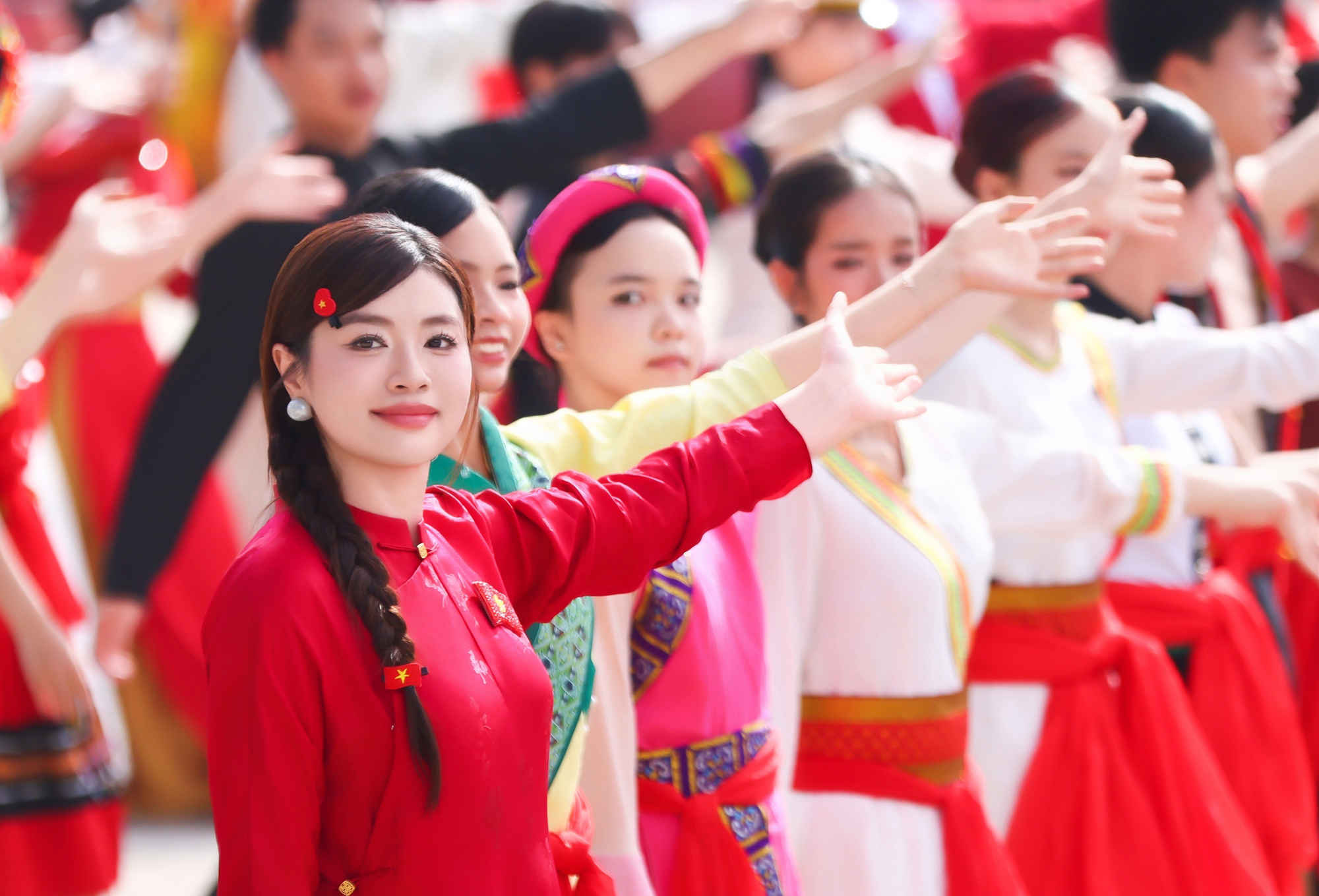 Nguyễn Thu Hằng xúc động khi được hát giữa Quảng trường Ba Đình: "Tôi mãi mãi không quên"- Ảnh 5. Nguyễn Thu Hằng xúc động khi được hát giữa Quảng trường Ba Đình: "Tôi mãi mãi không quên"- Ảnh 5.
