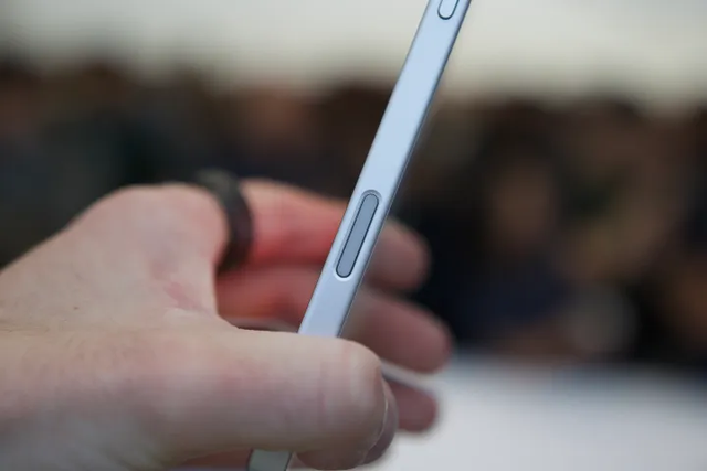 Một nút bấm trên iPhone sắp bị 