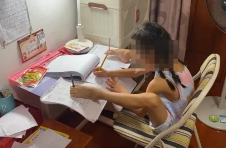 B&eacute; trai 11 tuổi tay co giật, kh&oacute; thở sau khi l&agrave;m b&agrave;i tập về nh&agrave; suốt 14 tiếng- Ảnh 2.