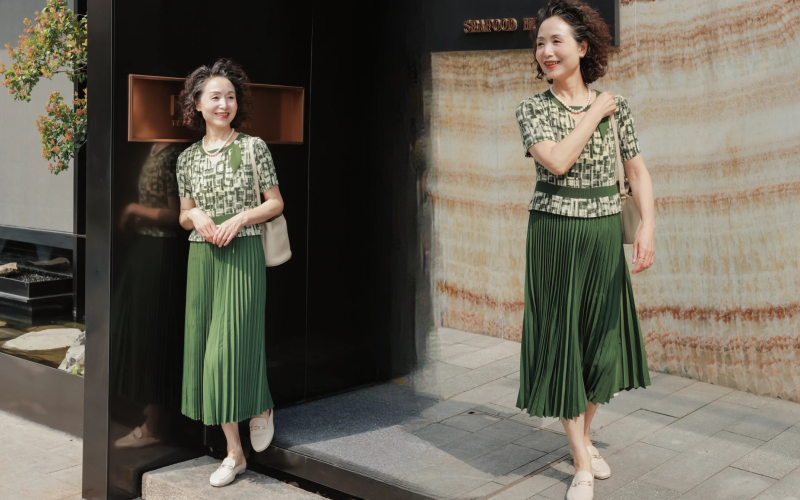 Phụ nữ trung niên đừng bỏ qua gam xanh lá: Giúp da trắng, dáng thon, thần thái hút hồn, trẻ ra cả chục tuổi!- Ảnh 1.