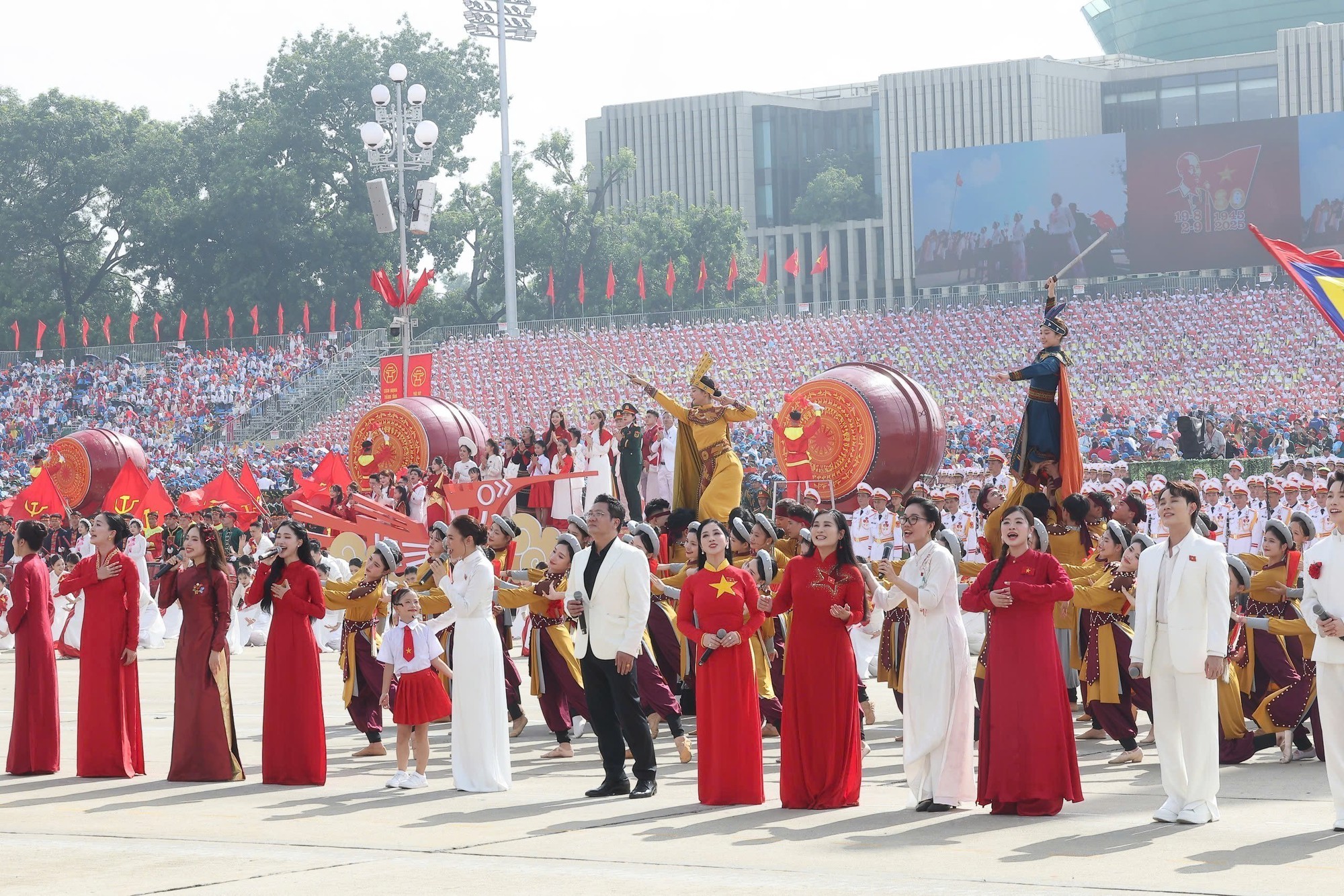 NSƯT Phương Nga: Hát ở Quảng trường Ba Đình lịch sử vào ngày Quốc khánh là niềm vinh dự thiêng liêng- Ảnh 2.