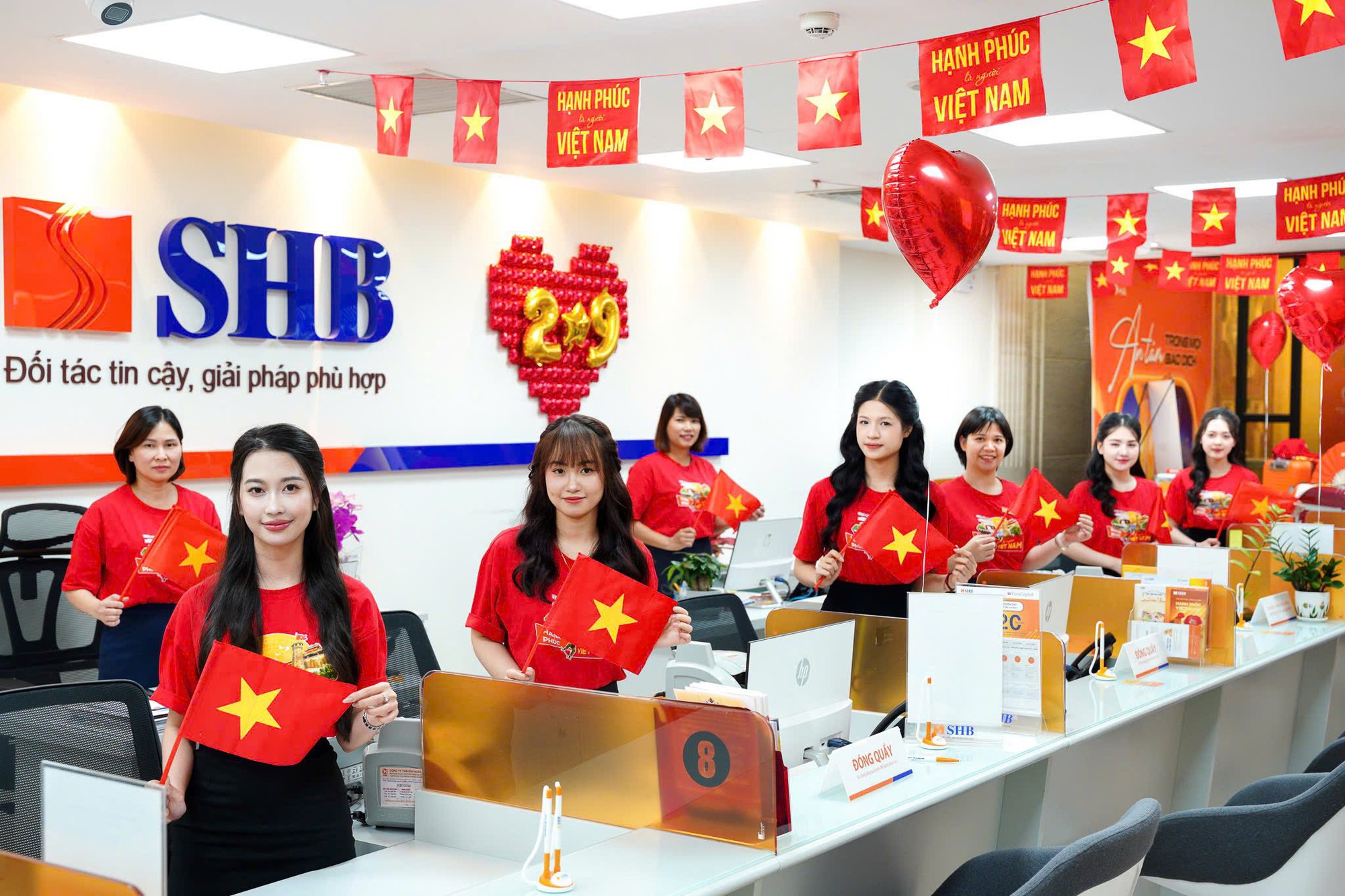 Tiếng hát từ triệu con tim SHB vang vọng trong ngày Quốc khánh- Ảnh 2. Tiếng hát từ triệu con tim SHB vang vọng trong ngày Quốc khánh- Ảnh 2.