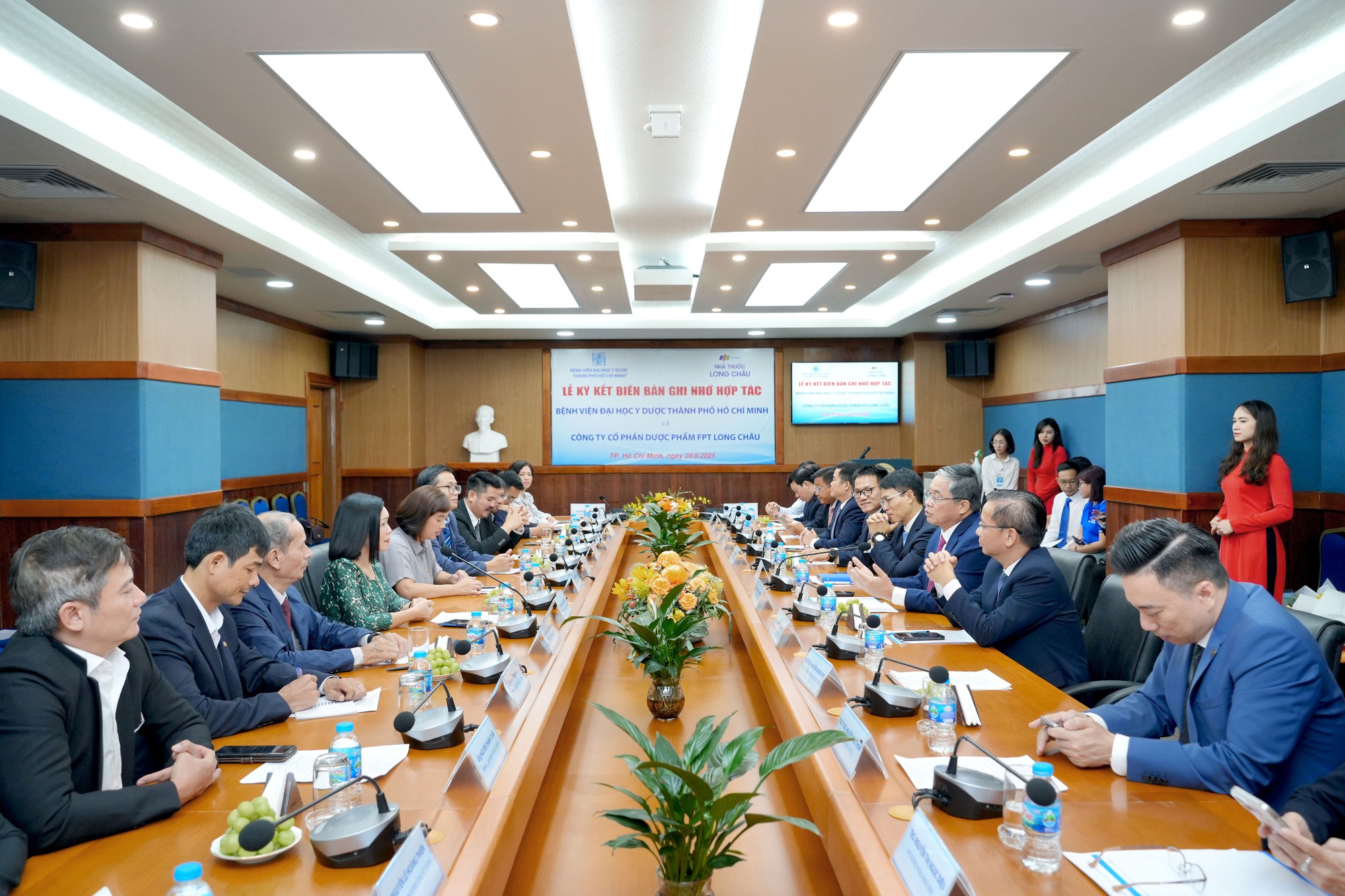 Long Châu – Bệnh viện Đại học Y Dược đồng kiến tạo hệ sinh thái y tế vì sức khỏe người Việt- Ảnh 3.