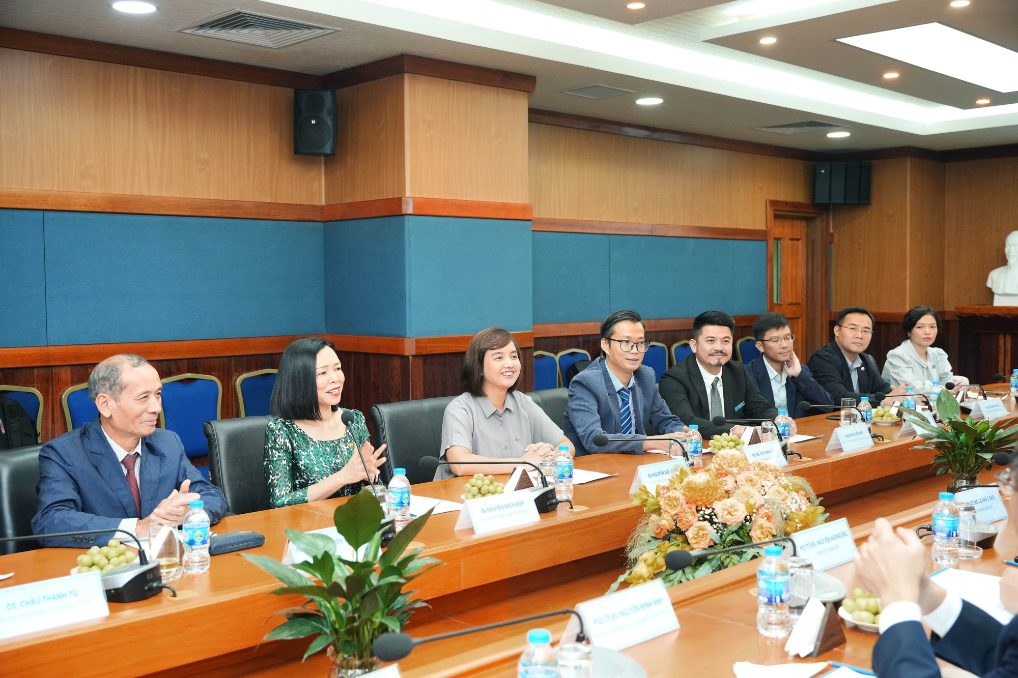Long Châu – Bệnh viện Đại học Y Dược đồng kiến tạo hệ sinh thái y tế vì sức khỏe người Việt- Ảnh 5.
