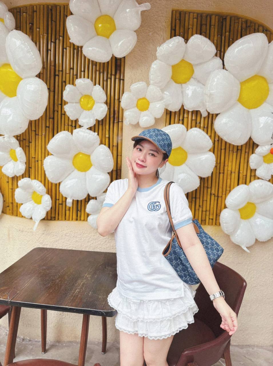 Gái xinh mặc áo dài đỏ đi diễu hành, vô tình đẹp hơn cả Ninh Dương Lan Ngọc- Ảnh 19.
