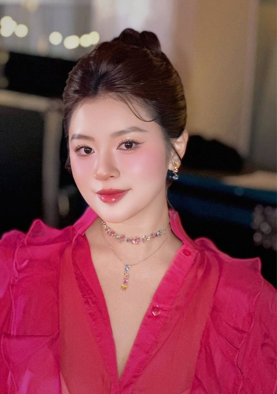 Gái xinh mặc áo dài đỏ đi diễu hành, vô tình đẹp hơn cả Ninh Dương Lan Ngọc- Ảnh 15.