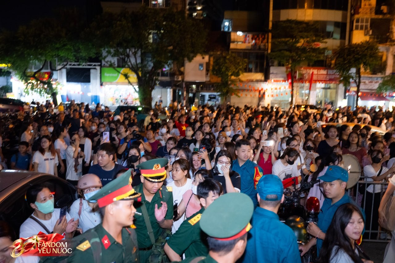15 giây và chùm ảnh mới nhất của Lê Hoàng Hiệp trên tàu rời Hà Nội- Ảnh 7.