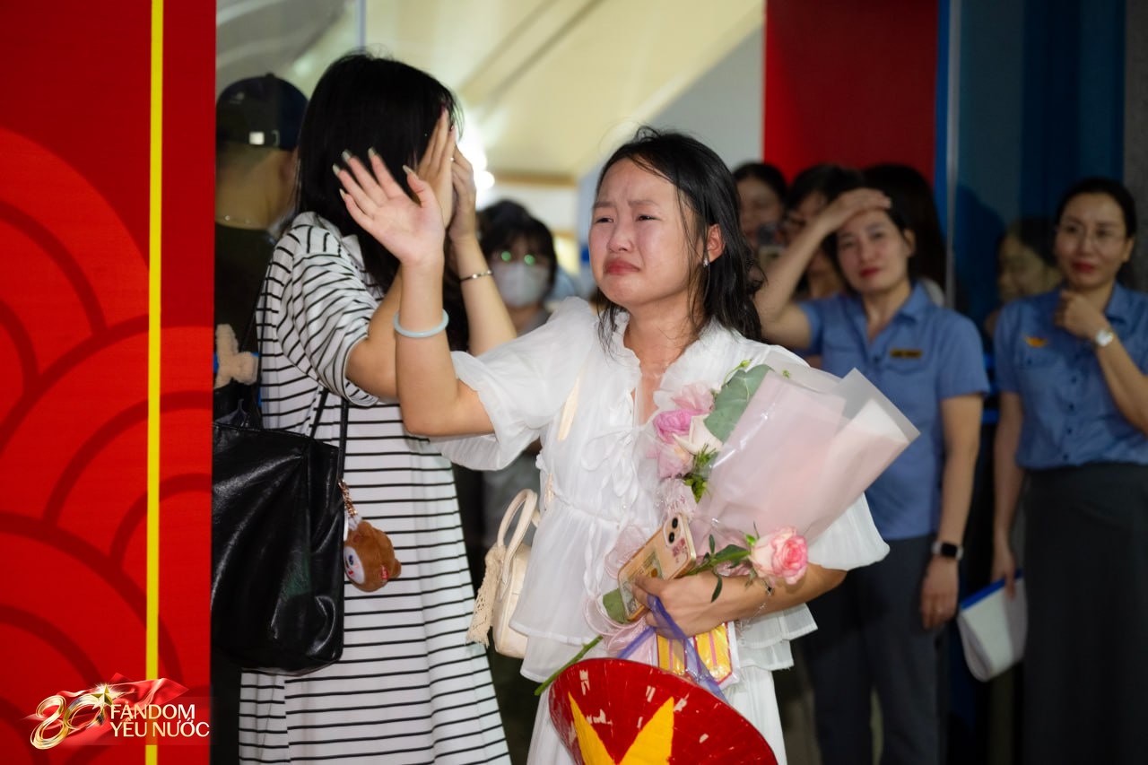 15 giây và chùm ảnh mới nhất của Lê Hoàng Hiệp trên tàu rời Hà Nội- Ảnh 16.