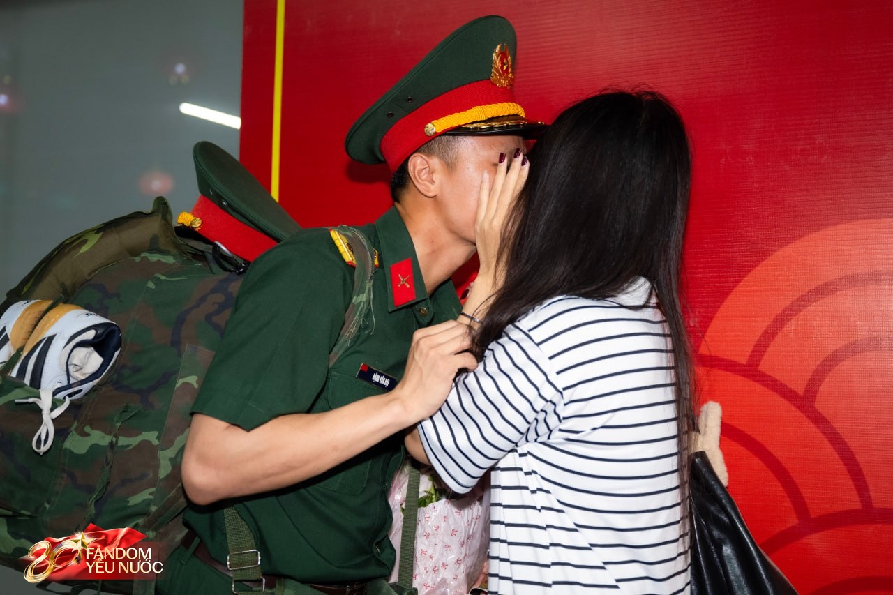 15 giây và chùm ảnh mới nhất của Lê Hoàng Hiệp trên tàu rời Hà Nội- Ảnh 10.