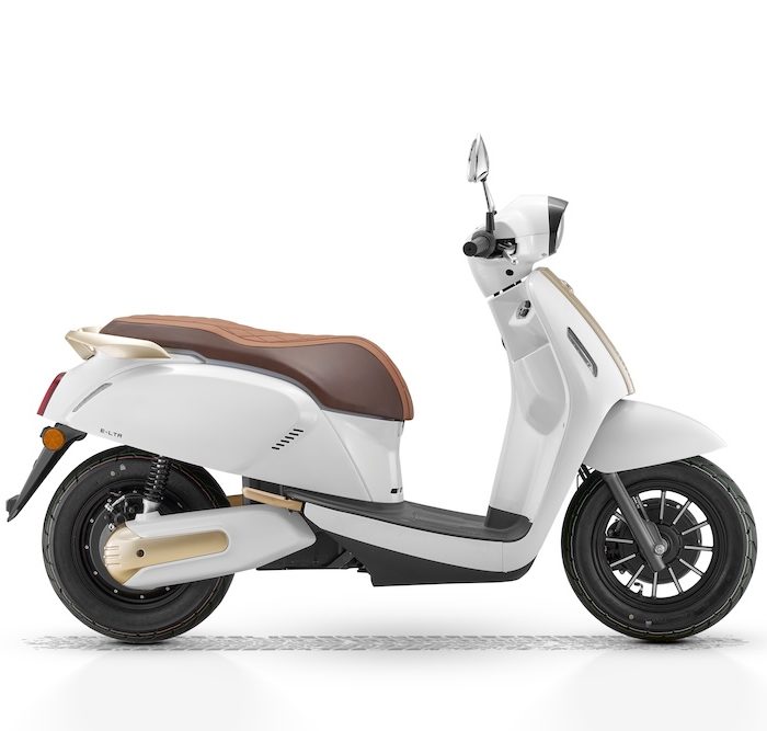 Xe máy điện 'chất' như Vespa: Đi 105 km/lần sạc, có thể lắp đến 2 pin, giá 43 triệu đồng- Ảnh 4. Xe máy điện 'chất' như Vespa: Đi 105 km/lần sạc, có thể lắp đến 2 pin, giá 43 triệu đồng- Ảnh 4.