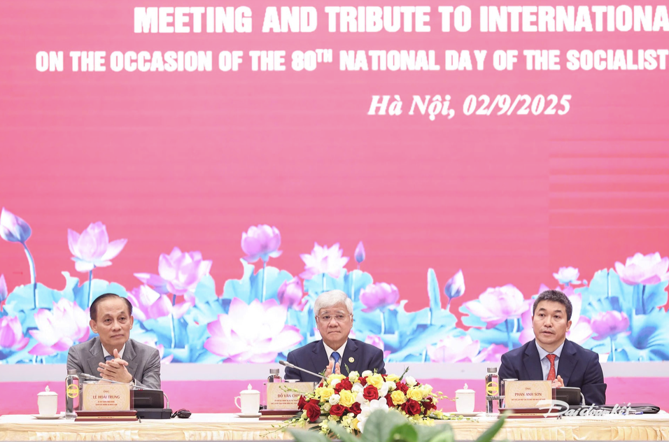 Con gái nuôi của Bác Hồ mang món quà đặc biệt đến Việt Nam- Ảnh 1.